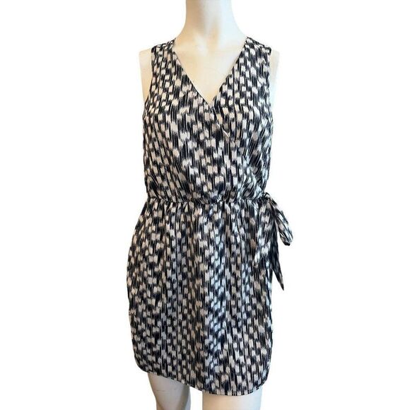 Ladies XS Black White Halter Dress Sleeveless Lined FOREVER 21 Contemporary - Picture 1 of 5
